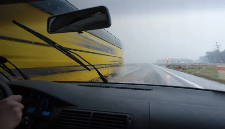 Tips for Selecting the Right Windshield Wipers for Your Car